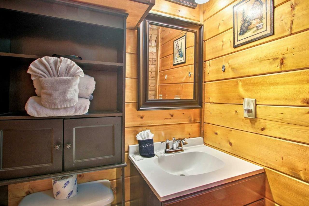 River Rush- Cozy Riverfront Cabin 5 Mi To Pigeon Forge Sevierville Exterior photo