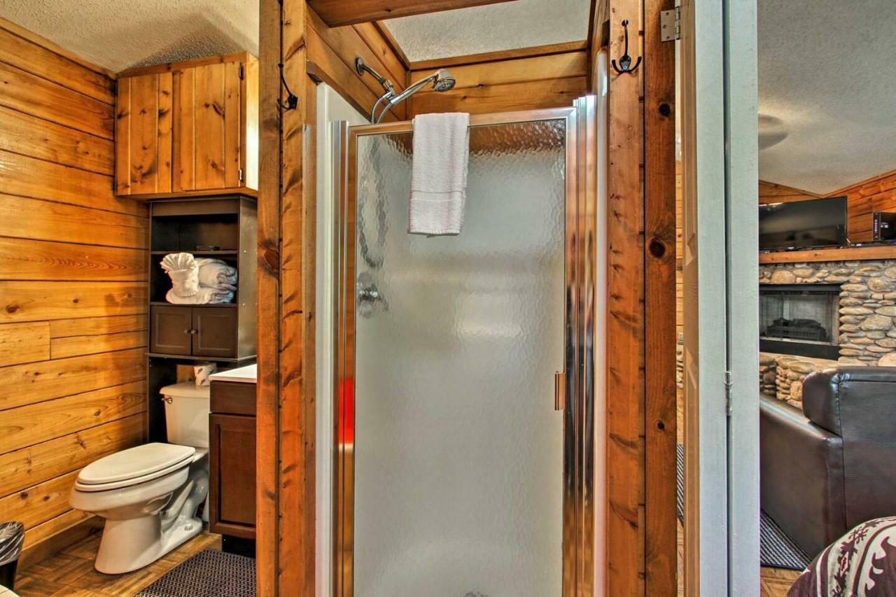 River Rush- Cozy Riverfront Cabin 5 Mi To Pigeon Forge Sevierville Exterior photo